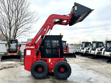 Погрузчик с бортовым поворотом QUADTRAC SSL95J