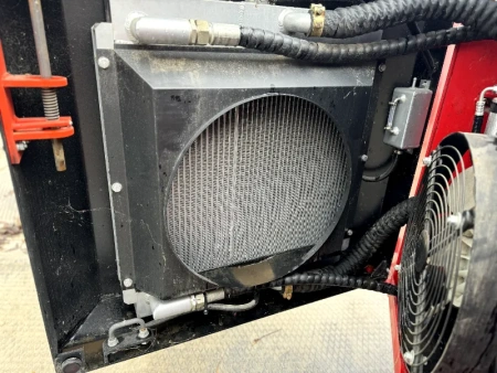 Погрузчик с бортовым поворотом QUADTRAC SSL95J