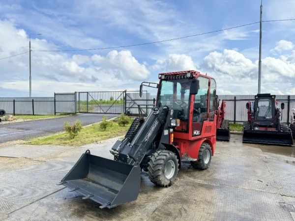 Телескопический мини погрузчик QUADTRAC WL30T