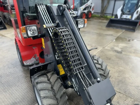 Телескопический мини погрузчик QUADTRAC WL30T