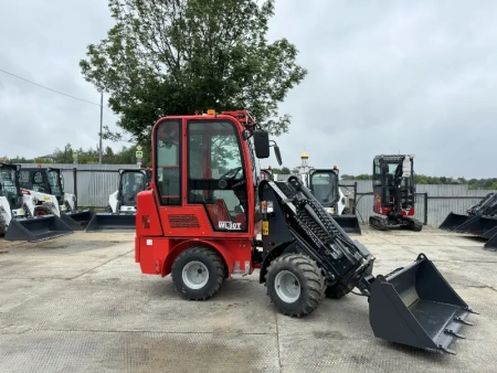 Телескопический мини погрузчик QUADTRAC WL30T