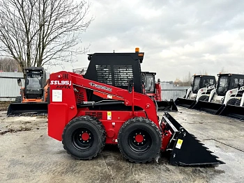 Погрузчик с бортовым поворотом QUADTRAC SSL95J