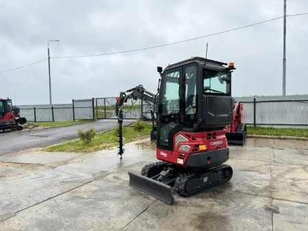 Мини экскаватор QUADTRAC EX22U PRO