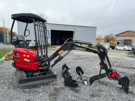Мини экскаватор QUADTRAC E16