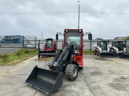 Телескопический мини погрузчик QUADTRAC WL30T
