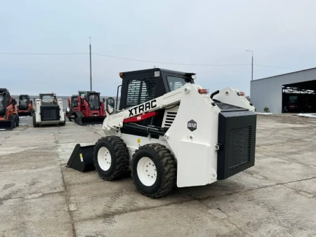 Погрузчик с бортовым поворотом XTRAC S12