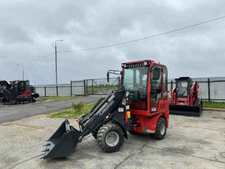 Телескопический мини погрузчик QUADTRAC WL30T