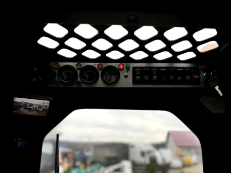 Погрузчик с бортовым поворотом QUADTRAC SSL95J